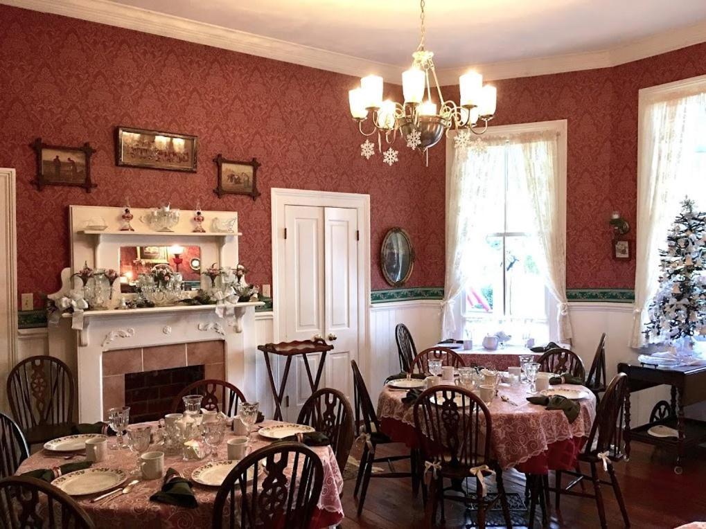 Holly House Of Hamilton Bed and Breakfast Buitenkant foto