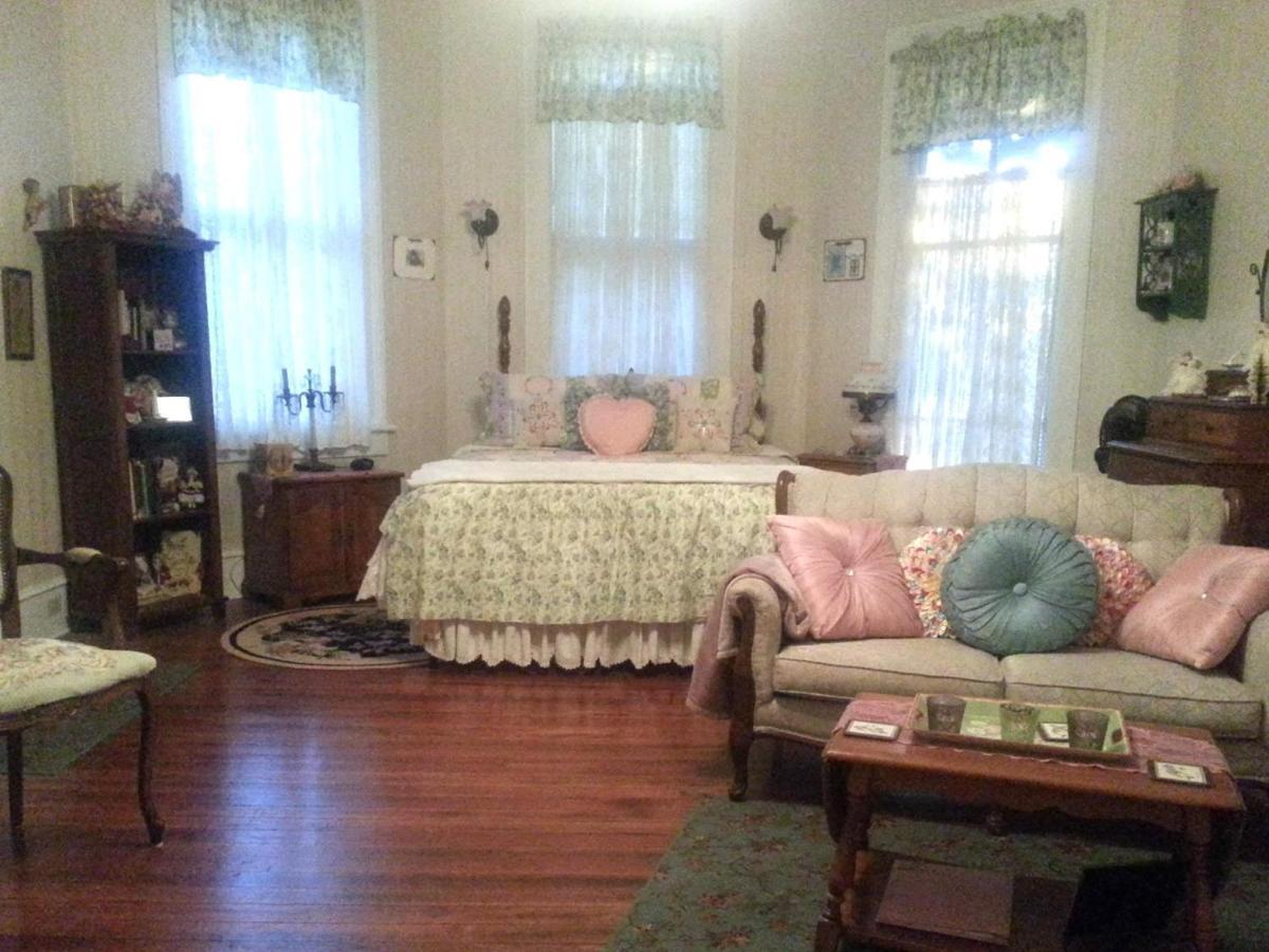 Holly House Of Hamilton Bed and Breakfast Buitenkant foto