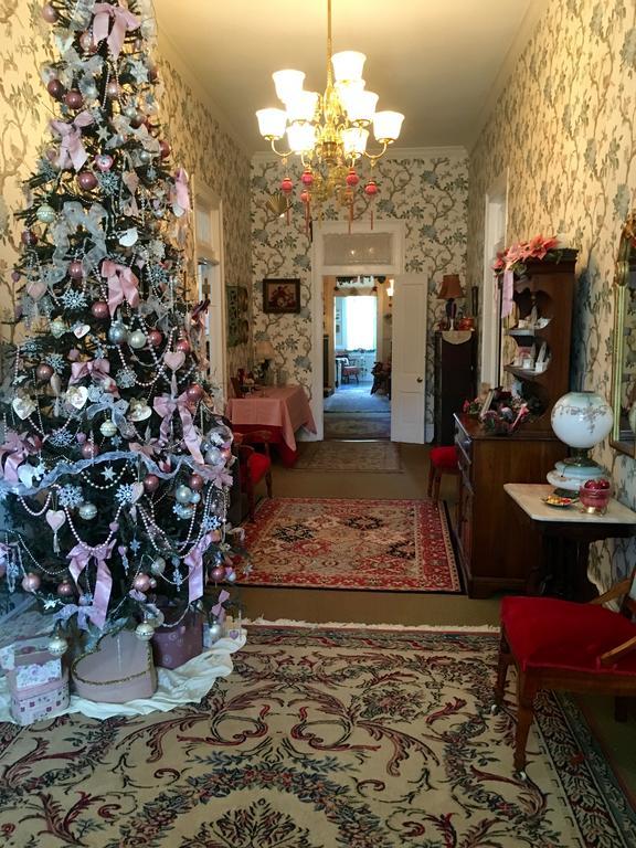 Holly House Of Hamilton Bed and Breakfast Buitenkant foto