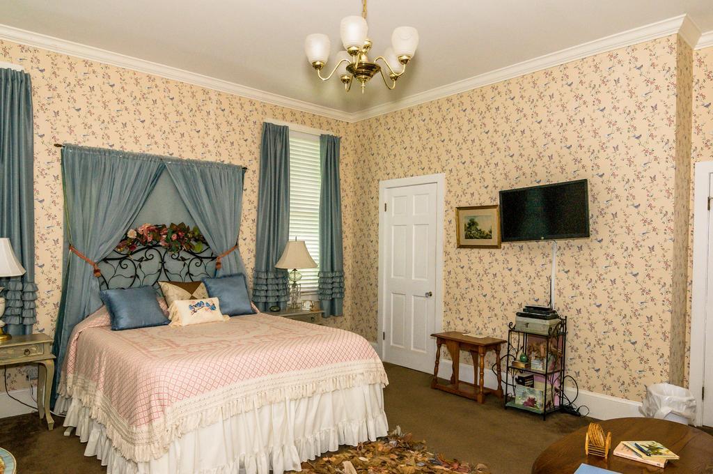 Holly House Of Hamilton Bed and Breakfast Buitenkant foto
