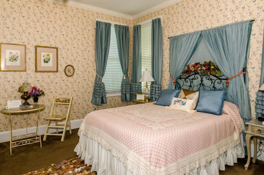 Holly House Of Hamilton Bed and Breakfast Buitenkant foto
