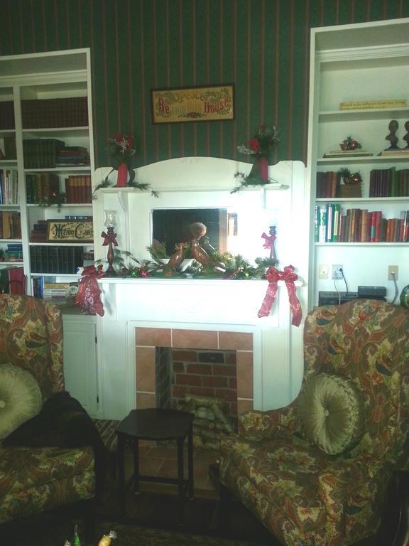 Holly House Of Hamilton Bed and Breakfast Buitenkant foto