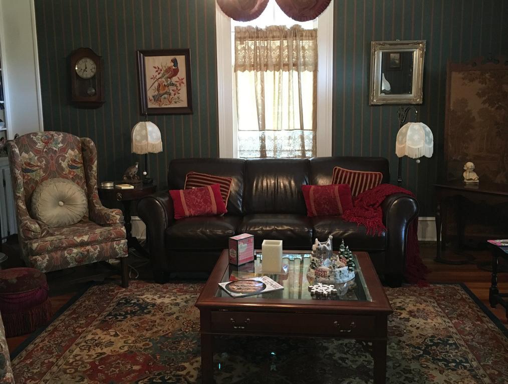 Holly House Of Hamilton Bed and Breakfast Buitenkant foto