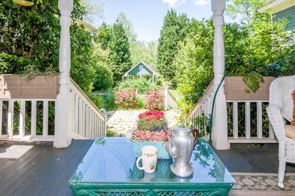 Holly House Of Hamilton Bed and Breakfast Buitenkant foto