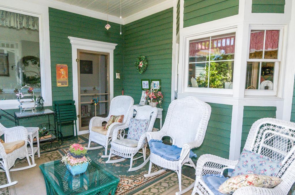 Holly House Of Hamilton Bed and Breakfast Buitenkant foto