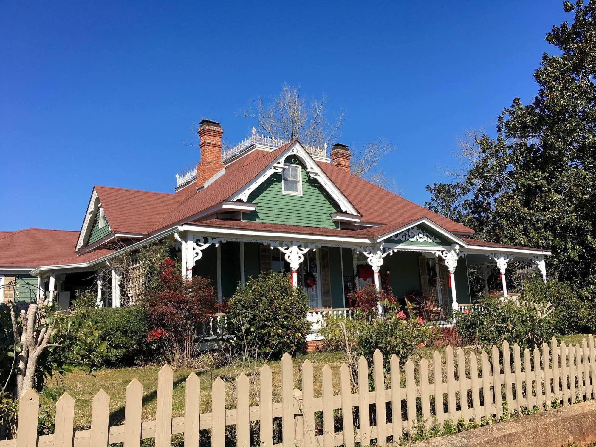 Holly House Of Hamilton Bed and Breakfast Buitenkant foto