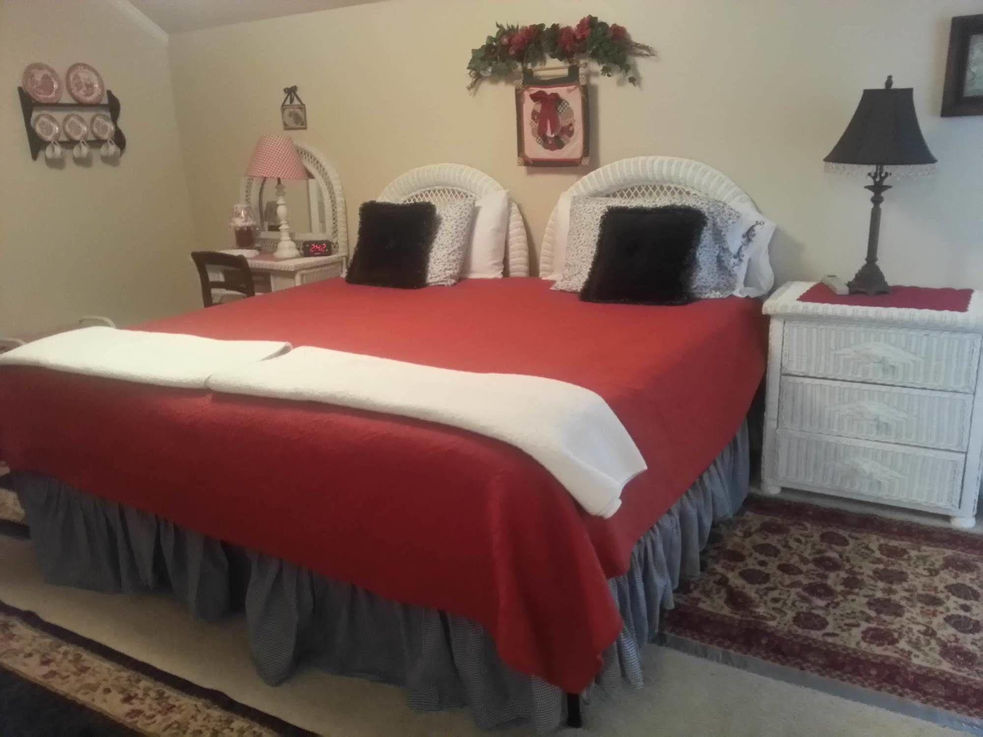 Holly House Of Hamilton Bed and Breakfast Buitenkant foto
