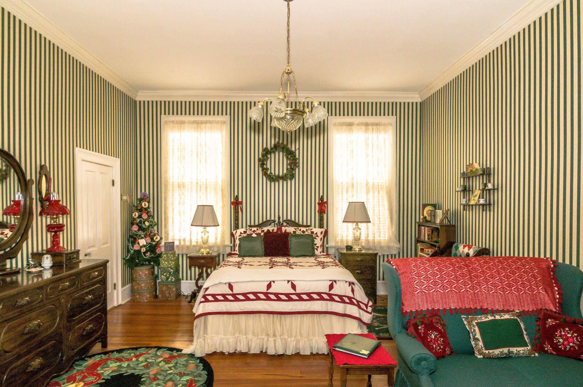 Holly House Of Hamilton Bed and Breakfast Buitenkant foto