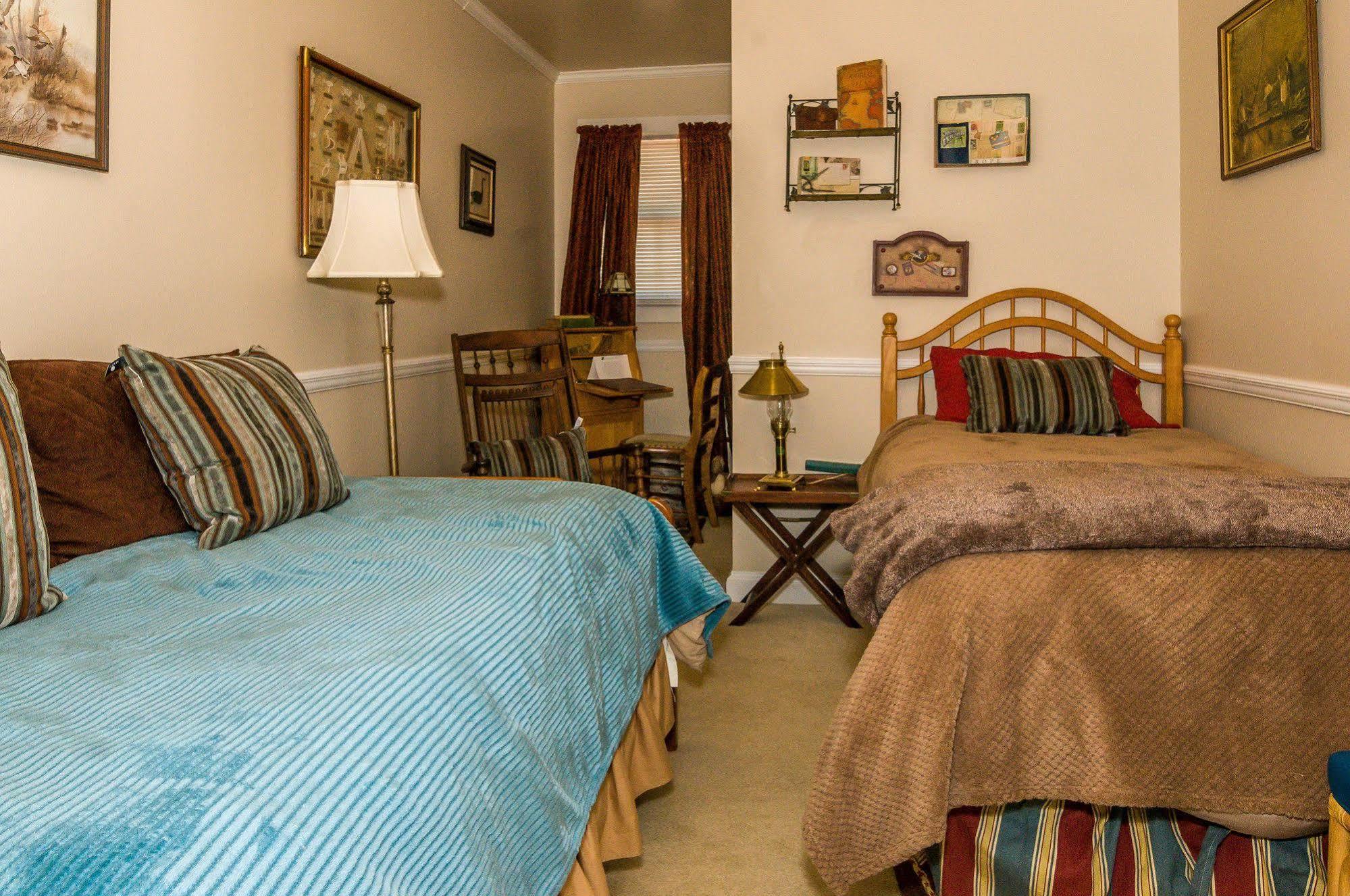 Holly House Of Hamilton Bed and Breakfast Buitenkant foto